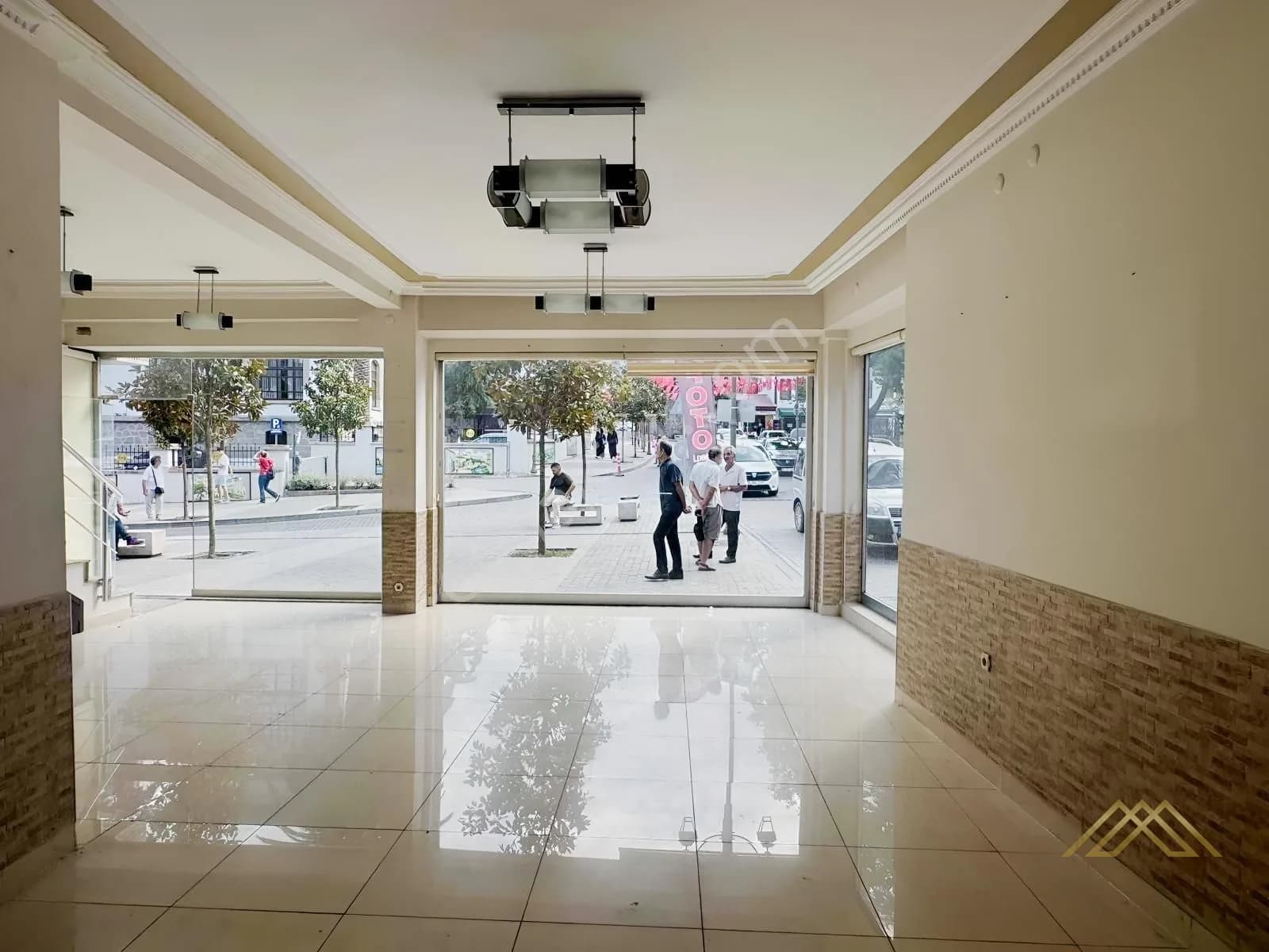 Royal'den Trabzon Ortahisar'da Satılık Dükkan 2